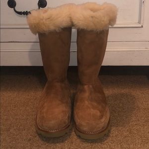 NWOT Tan ugg boots with Aztec design on heal